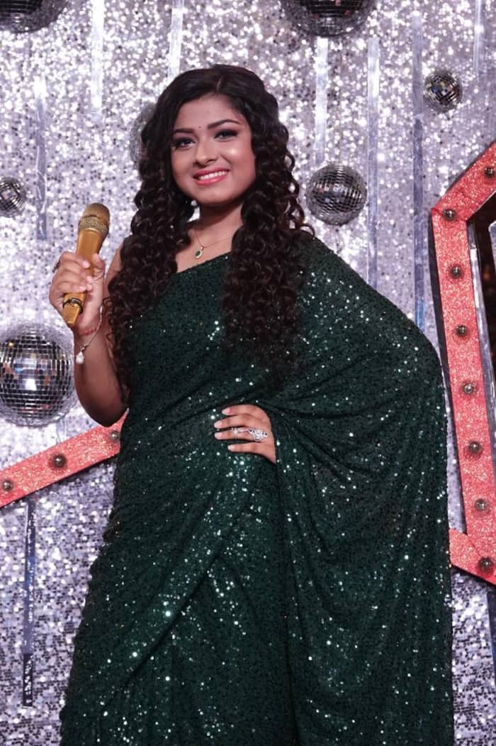 Arunita Kanjilal sings on Javed Saab   s lyrics  leaves everyone impressed