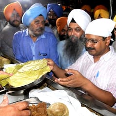 Arvind Kejriwal does 'sewa' at Golden temple, cleans utensils! See pics