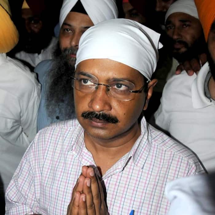 Arvind Kejriwal paying obeisance at Golden Temple in Amritsar