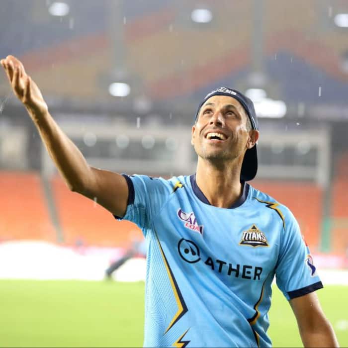 Ashish Nehra        40 45 Crore  Gujarat Titans 