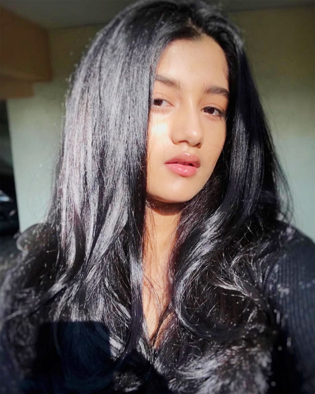 Family Man 2 Fame Dhriti AKA Ashlesha Thakur's Real Life Photos Are Too