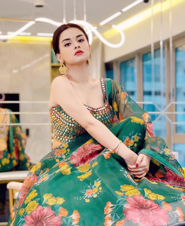 Avneet Kaur Looks Oh-So-Hot In Sexy 
