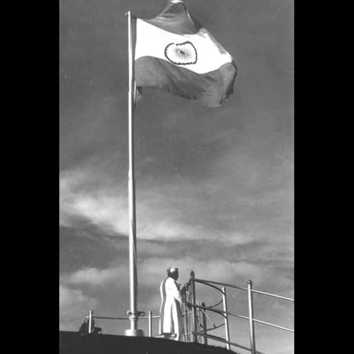 Aye Mere Watan Ke Logo by Lata Mangeshkar