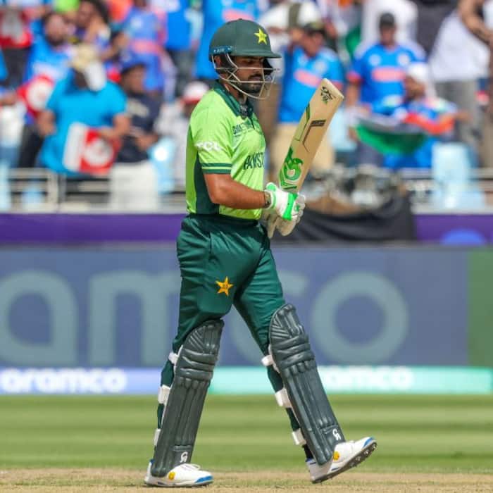 Babar Azam informed Sydney Sixers fans that he is leaving to attend to national duties