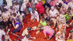 Spain Painted Red With Tomato Festival 2022 - See Photos