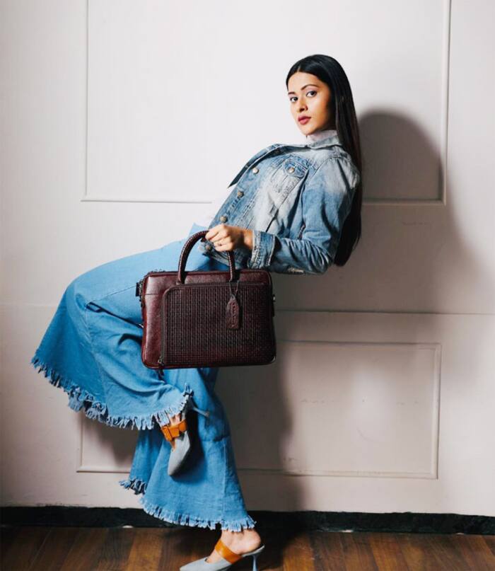 Bhabiji Ghar Par Hai Fame Manmohan Tiwari Aka Rohitashv   s Real life Daughter Giti Goes Trendy in All Denim Wear