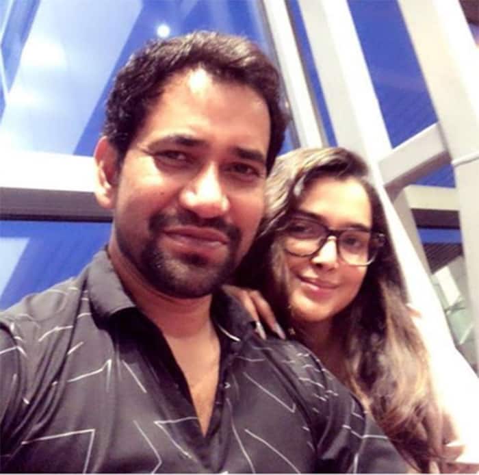 Bhojpuri on screen Hot Jodi Amrapali Dubey And Dinesh Lal Yadav Look Super Aww dorable