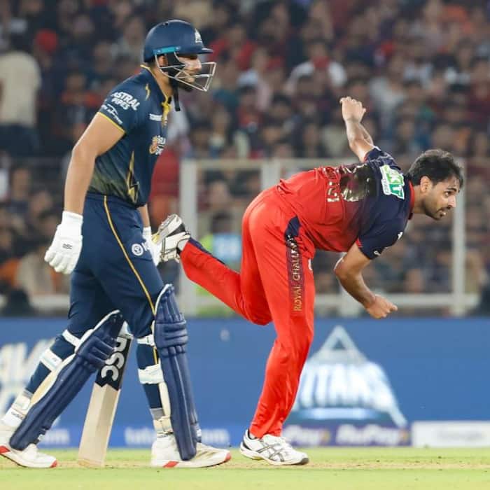 Bhuvneshwar Kumar became 1st bowler to claim 200 wickets in India in IPL