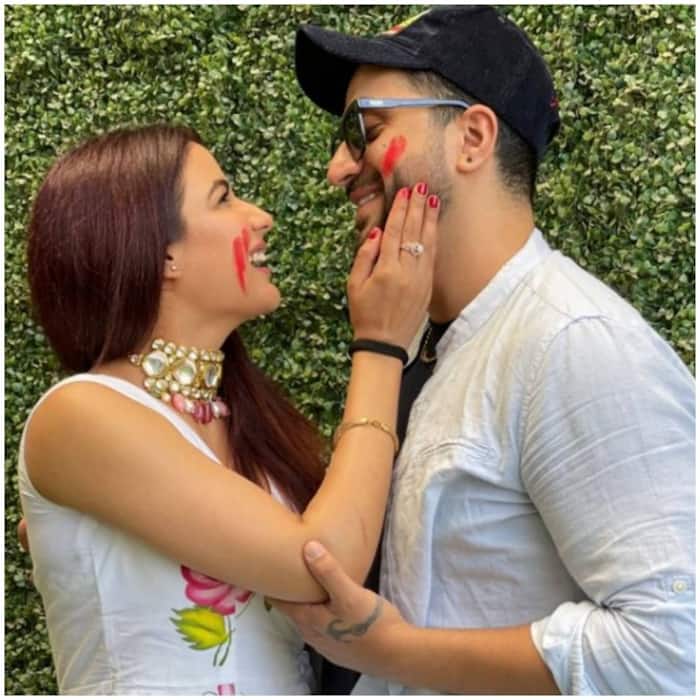 Bigg Boss 14 fame Jasmin Bhasin and Aly Goni share a moment on Holi