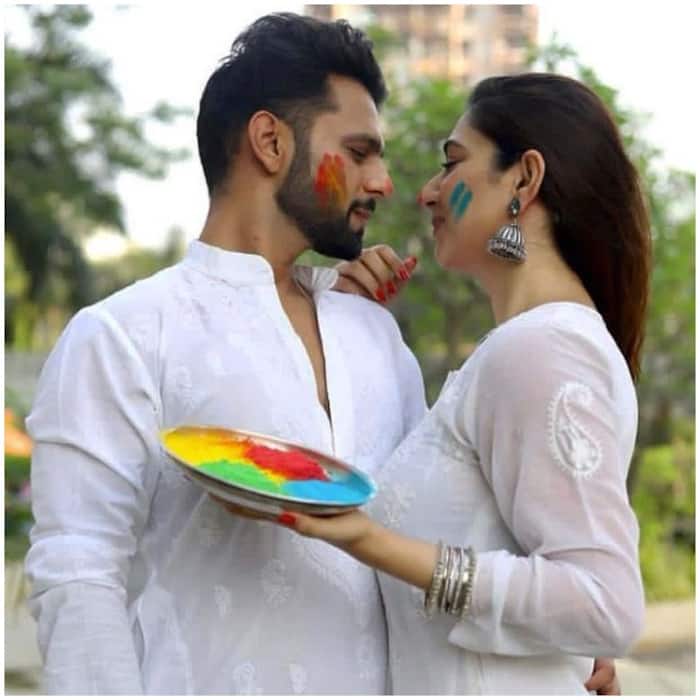 Bigg Boss 14 fame Rahul Vaidya and Disha Parmar go intimate on Holi