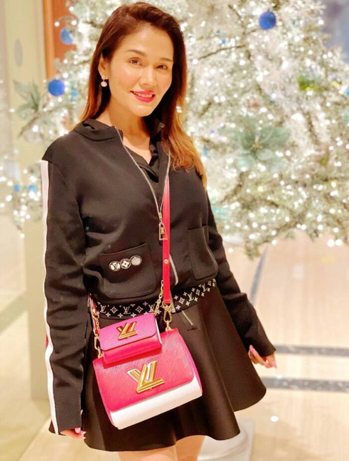 Black is the New Sexy in the Tinsel Town and Sonu Kakkar knows that 