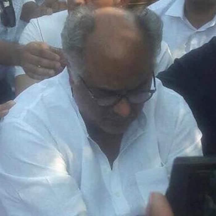 Boney Kapoor performs rituals of Sridevi’s ashes immersion