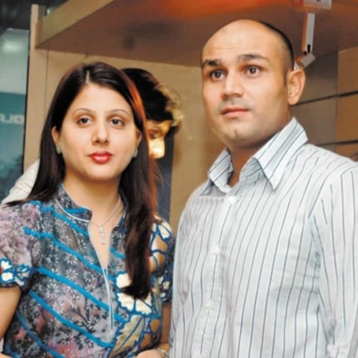 Both Virender Sehwag and wife Aarti unfollowed each other