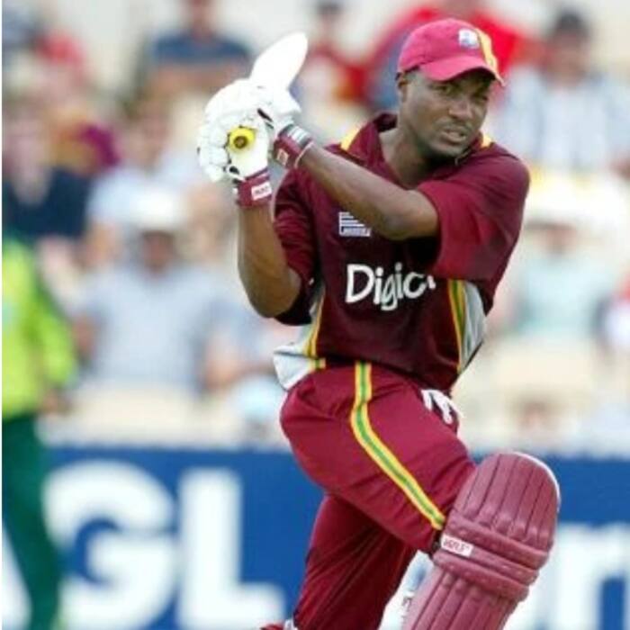 Brian Lara     10 050 Runs