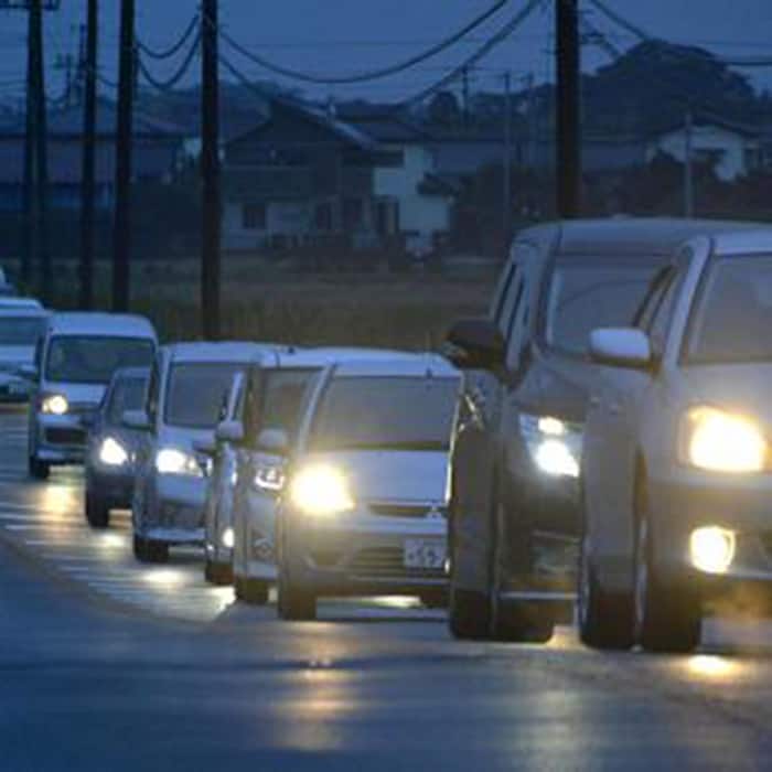 Cars stopped by during earthquake in Japan