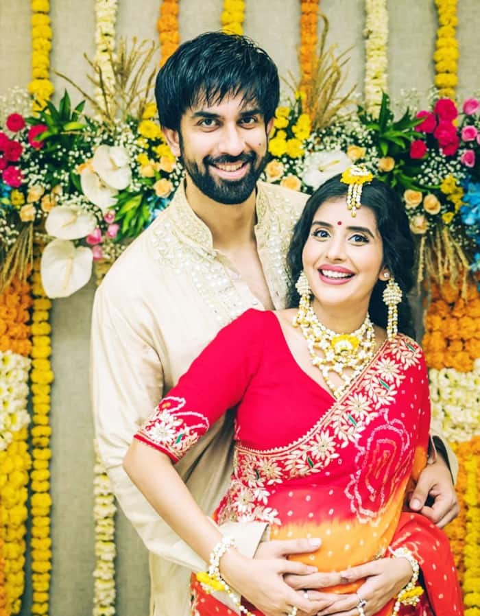 Charu Asopa stuns in a traditional Rajasthani Bandhej lehenga at her God Bharai function