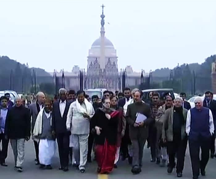 Congress Leads Delegation to President in Protest Over Jamia Violence