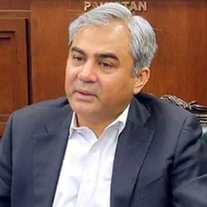 Bad news for PCB as it can't sack coach Azhar Mahmood due to...
