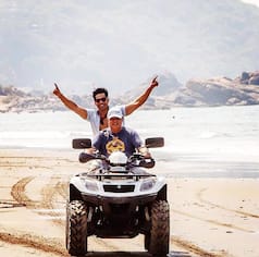 In PHOTOS: Sara Ali Khan-Varun Dhawan Oblige Fans After Coolie No.1 Shoot Wraps up in Goa