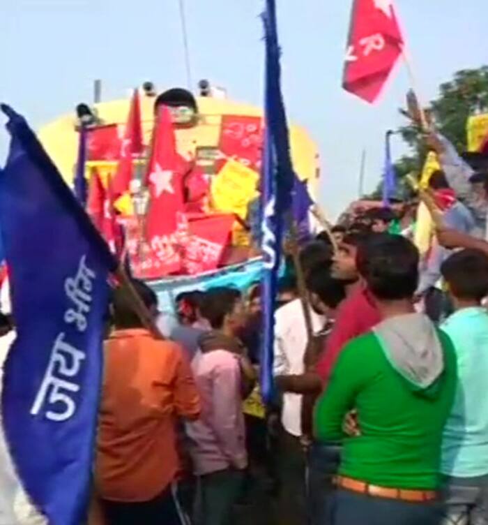 CPIML groups block train routes in Bihar   s Arrah