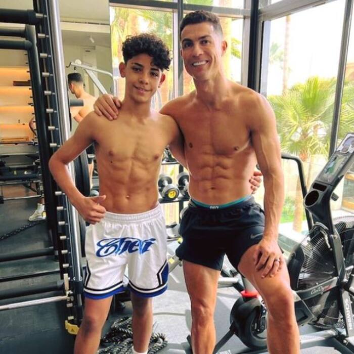 Crisitiano Ronaldo s Madrid mansion is over 8 200 square feet in size