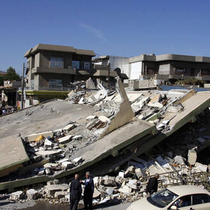 Death toll reaches to over 400 as Earthquake Strikes Near Iran Iraq Border