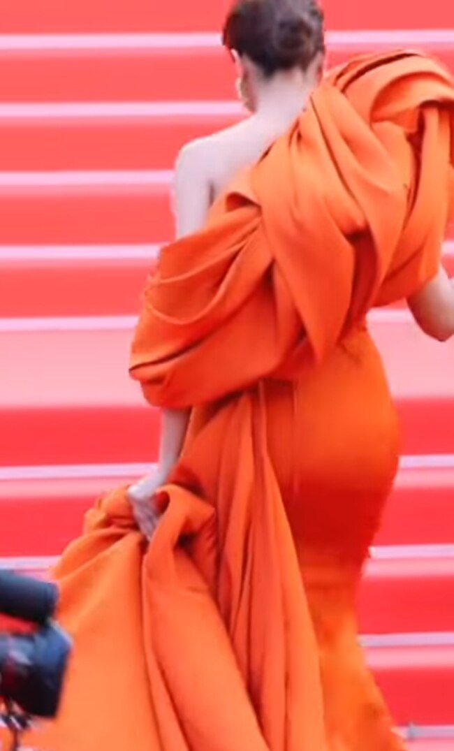 deepika padukone cannes orange dress Deepika Padukone Suffers An OOPs Moment at Cannes 2022 Red Carpet in Orange  Gown With Long Trail