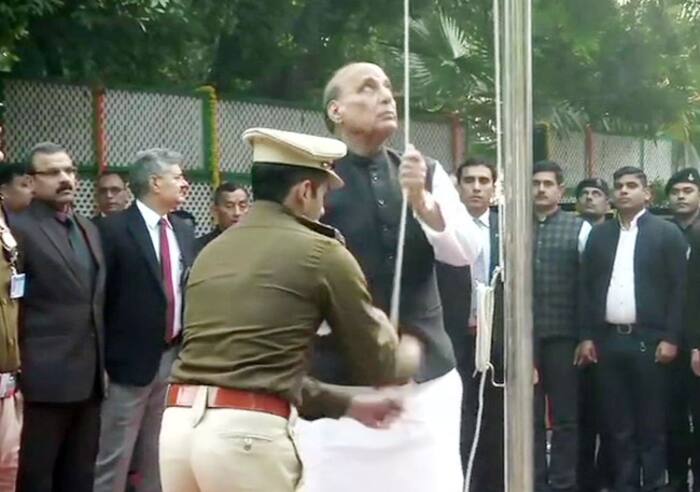Defence Minister Rajnath Singh hoists the Tricolour at his residence