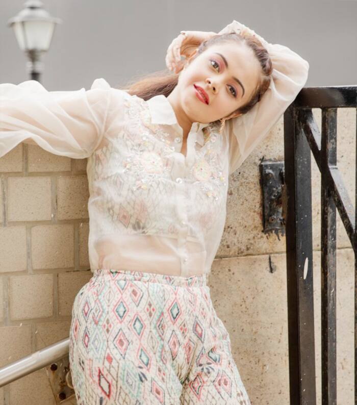 Devoleena Bhattacharjee Drops Photos Flaunting Her Chic Avatar