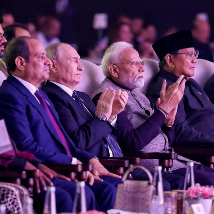 Dignitaries witness performance