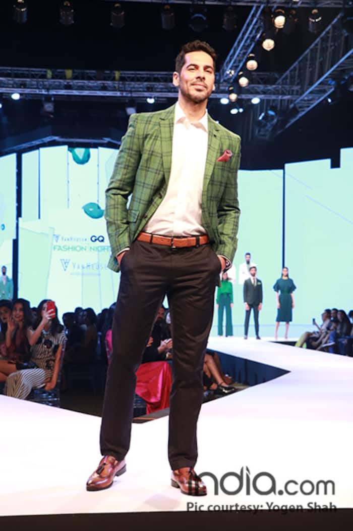 Dino Morea walking ramp at GQ fashion nights 2017