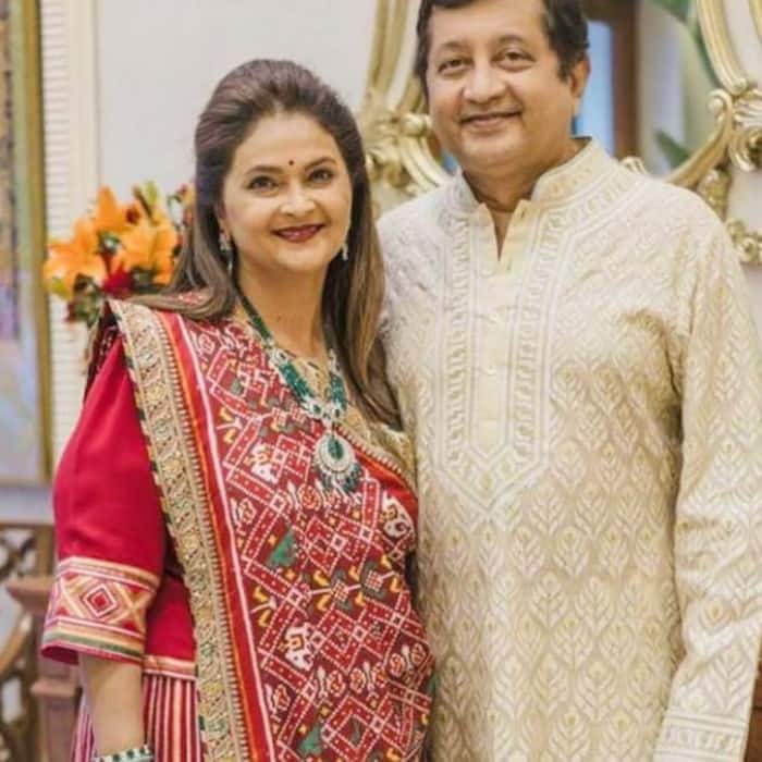 Dipty Salgaoncar  the artist