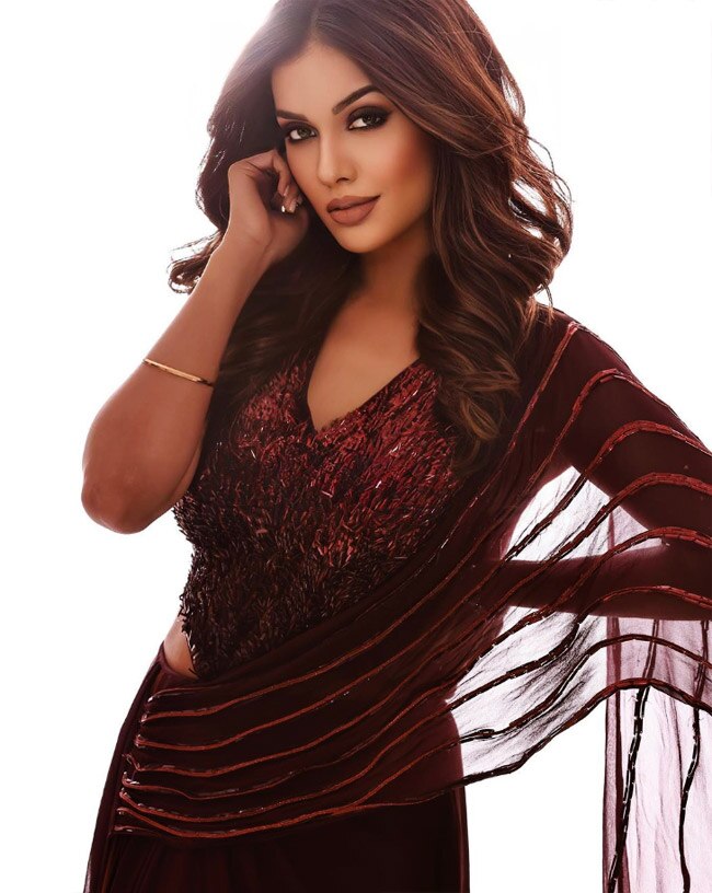 Divya Agarwal Rocks Hot Pantsuit Look Divya Agarwal Rocks Hot Pantsuit Look