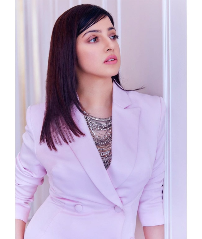 Divya Khosla Kumar raises the temperature Divya Khosla Kumar raises the temperature
