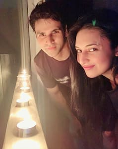 9 Minutes, 9pm: Millions of Indians Including Television Celebrities, Hina Khan, Ravi Dubey, Rashami Desai, Light Candles And Diyas to Mark Solidarity
