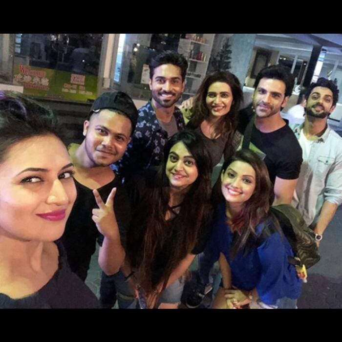 Divyanka Tripathi with Karishma Tanna, Adaa Khan and Karan Wahi in Pattaya