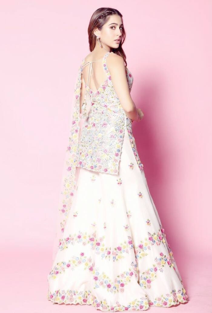 Diwali 2021: How to wear white like Sara Ali Khan