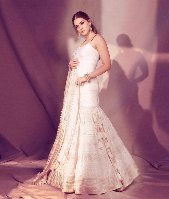 Diwali 2021 style tips: Kriti Sanon in a white lehenga is a perfect fit for those who are looking for something subtle