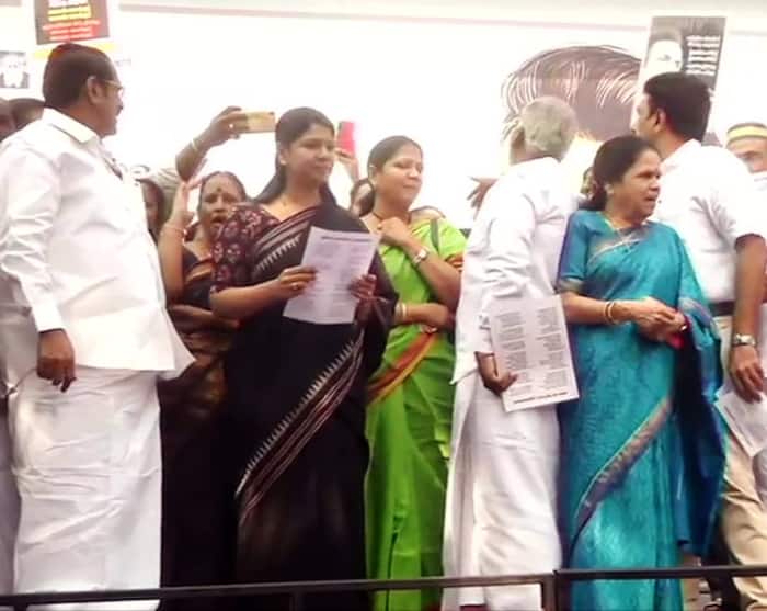DMK Leaders Hold Protest in Chennai