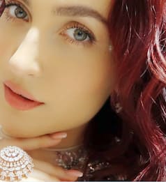 Elli AvrRam's Dreamy Pictures Can Make You Fall For Her For Sure