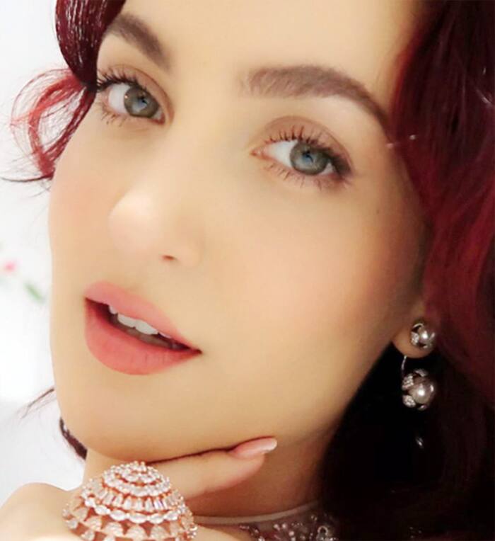 Elli AvrRam Sultry Avatar