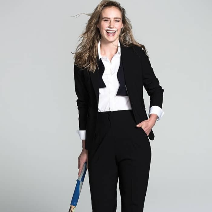 Ellyse Perry's Killer Smile Can Floor