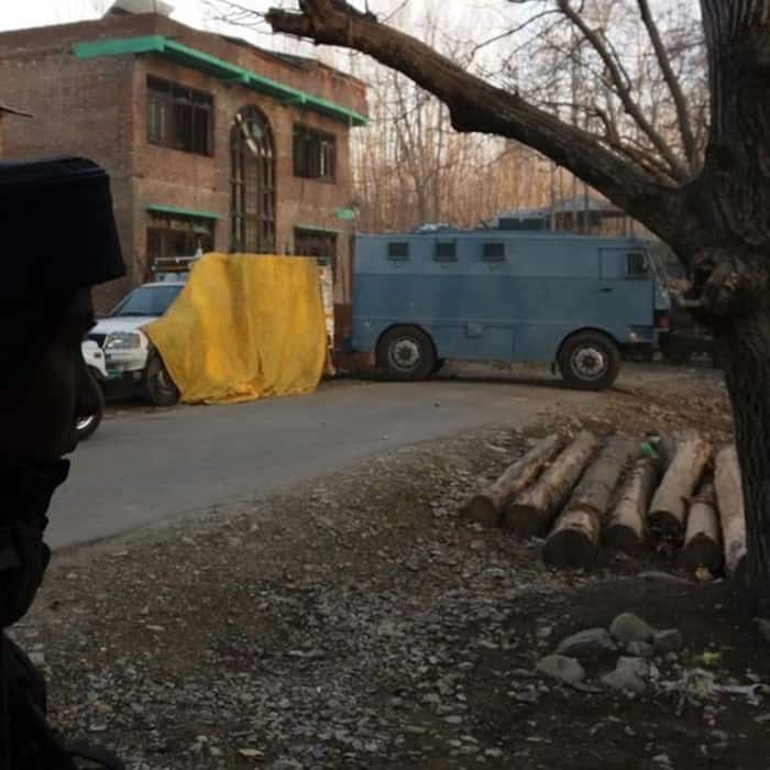 Encounter underway between security forces and terrorists in Yaripora of Kulgam district