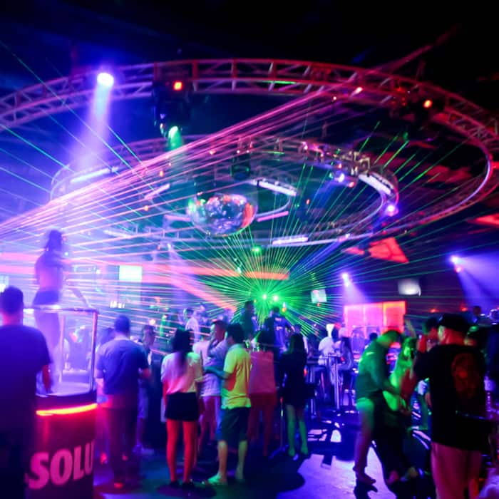 Enjoy night life and clubbing in Mumbai