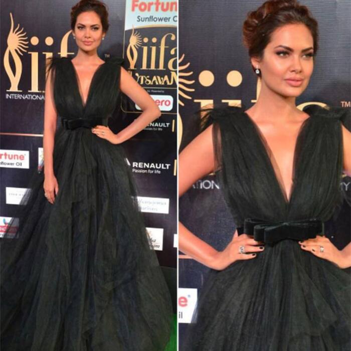Esha Gupta in Mansoori at green carpet of IIFA Utsavam  2017