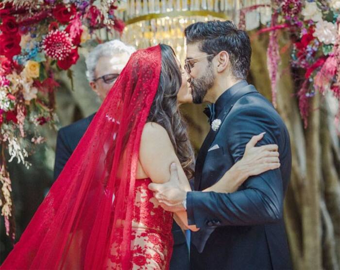 Farhan Akhtar and Shibani Dandekar Share an Intimate Moment