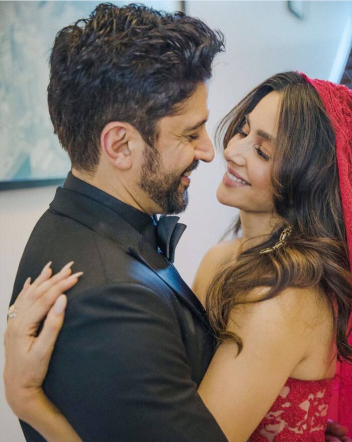Farhan Akhtar Shibani Dandekar Look Deep in Love