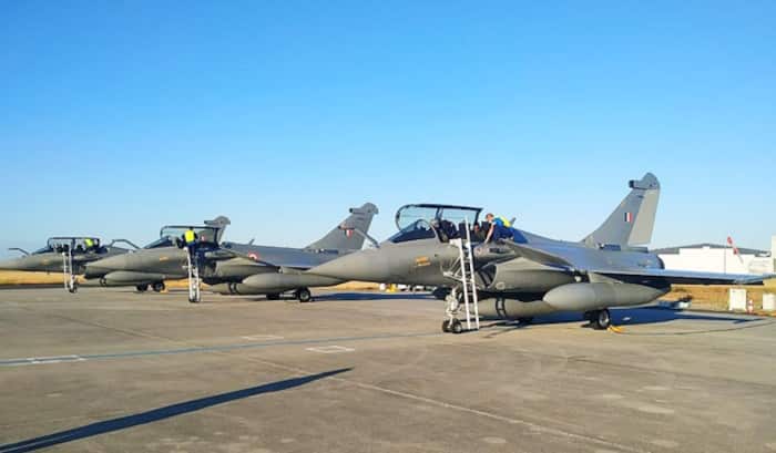 From France  to India  five Rafale jets will cover a distance of nearly 7 000 km