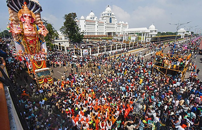 Ganpati Visarjan 2023 Flowers Dance And Colours Devotees Bid Adieu Ganpati Visarjan 2023 Flowers Dance And Colours Devotees Bid Adieu