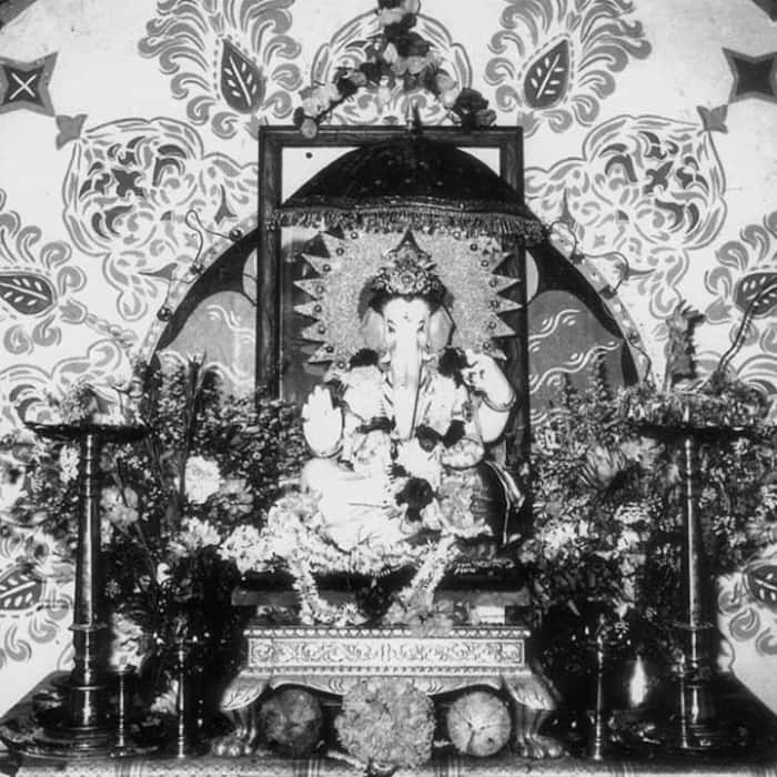 Ganpati Pandal: Some old pandals were simple, intimate and heavily decorated with flowers.